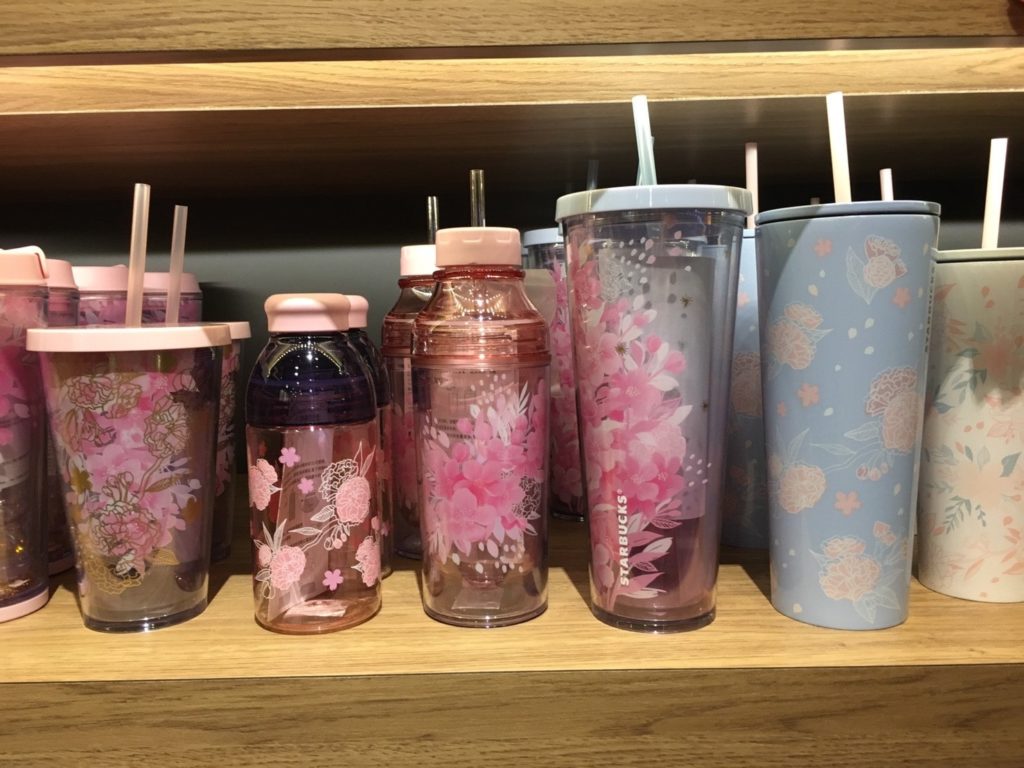 スターバックス ：桜シリーズ 花びら グラスウォーターボトル　スタバ　 台湾